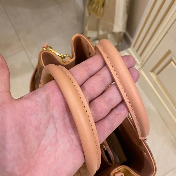 Louis Vuitton Montaigne X Jeff Koons Fragonard - Picture 14 of 16